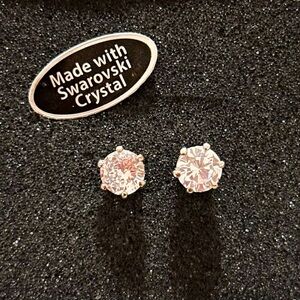 Diamond stud earrings E9